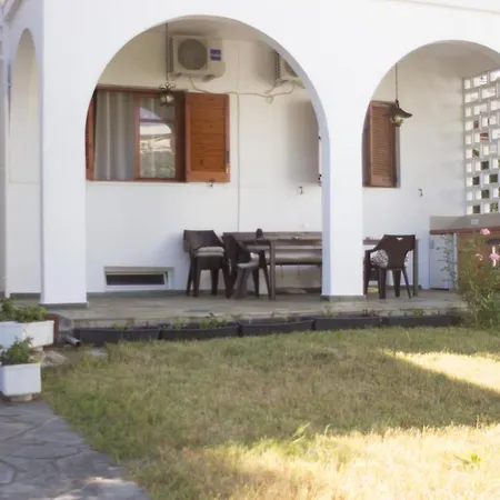 Holiday home Close To The Nea Poteidaia
