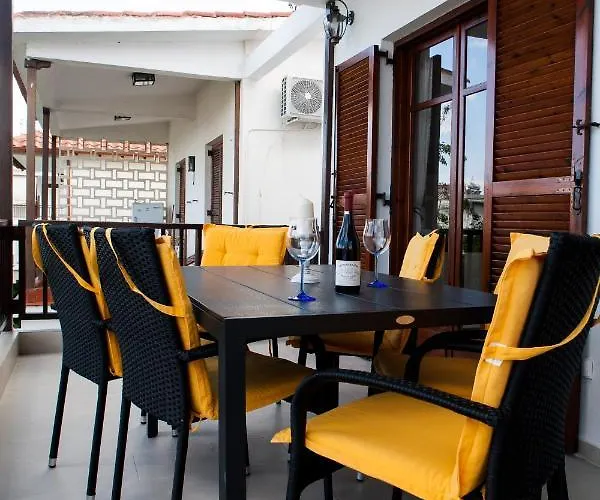 Case de vacanță Close To The Nea Poteidaia